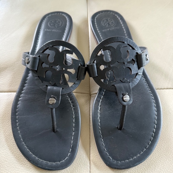 Authentic Tory Burch Miller Sandals Flip Flops Logo Leather Gray W 8.5 - Picture 2 of 8
